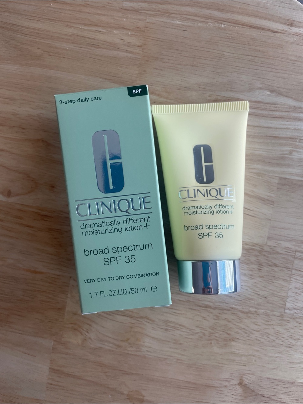 Clinique Yellow Moisturizing Lotion+ Broad Spectrum SPF 35